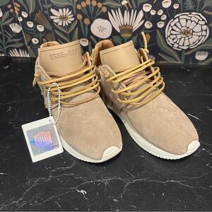 ESSEutESSE Tan Suede Shoes - NEW